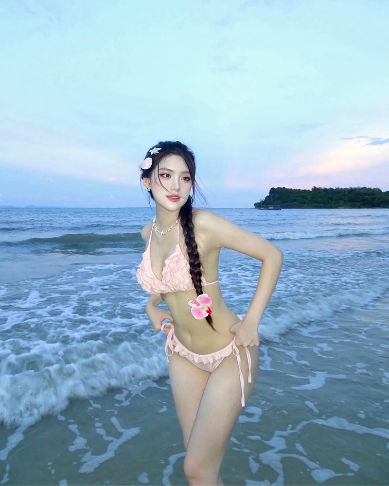 ảnh gái xinh bikini vú to