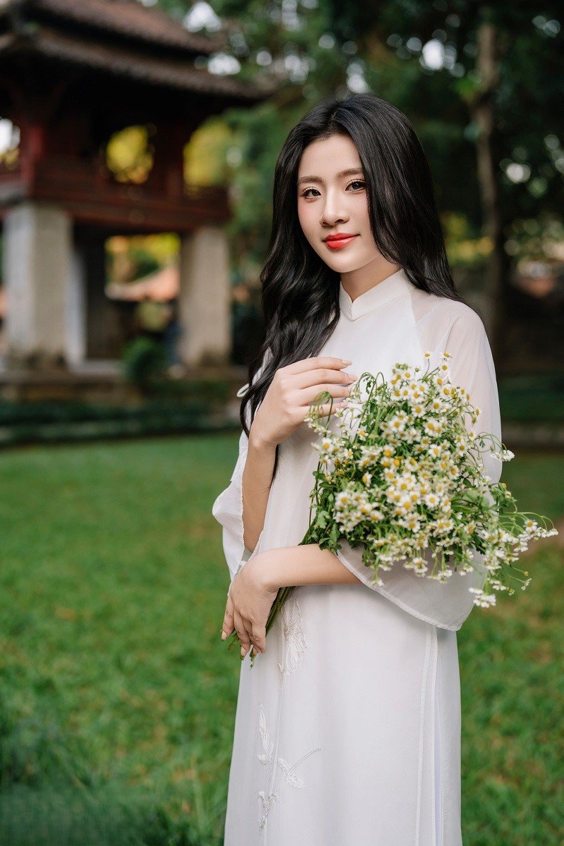ảnh gái xinh mặc áo dài trắng quyễn rũ