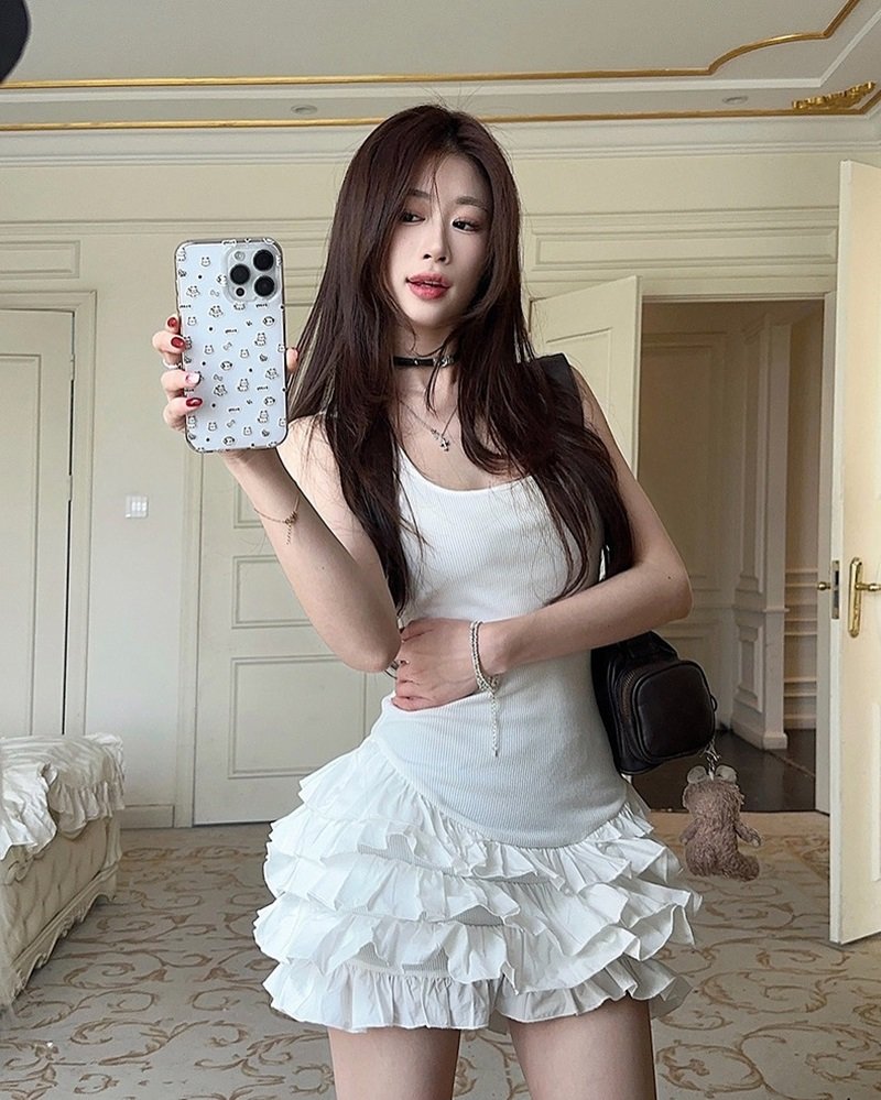 ảnh gái xinh mặc váy trắng đáng yêu