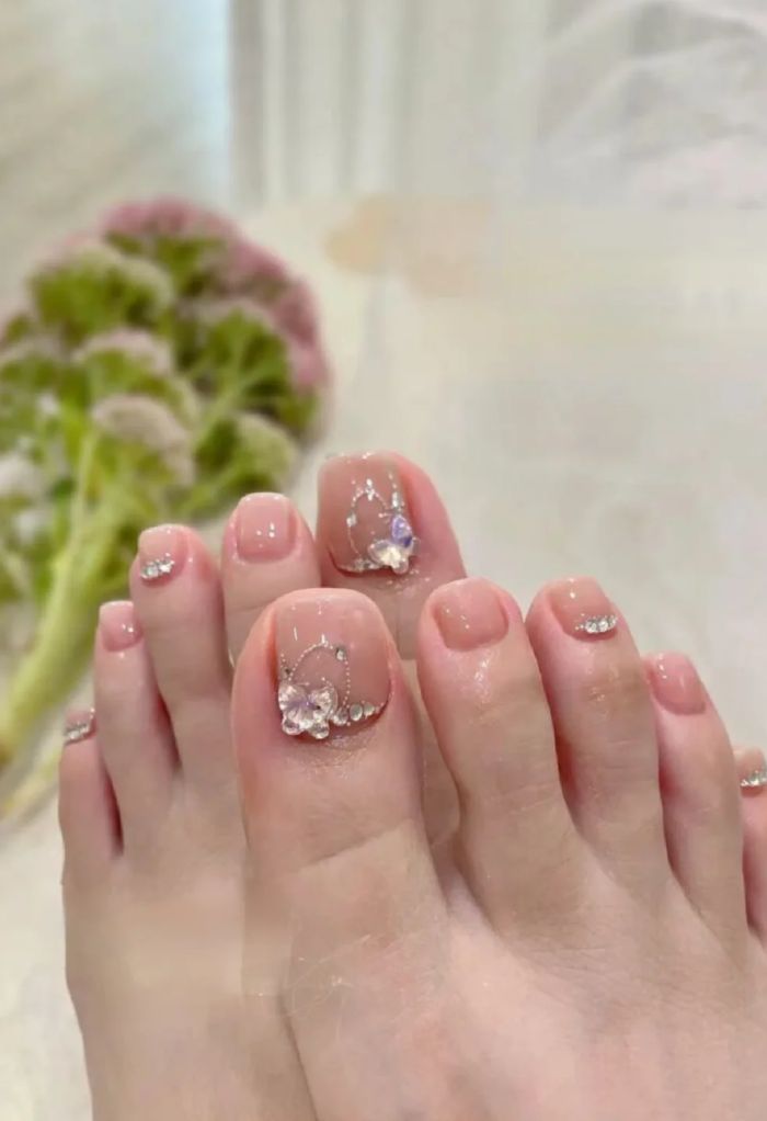 ảnh nail chân đính charm xinh nhất