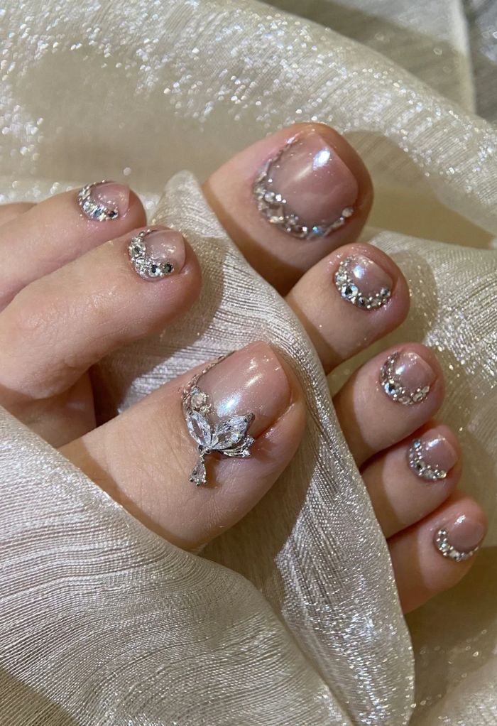 ảnh nail chân đính charm