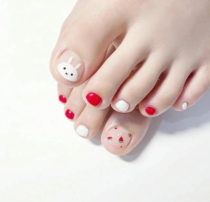 ảnh nail chân hình gấu đáng yêu