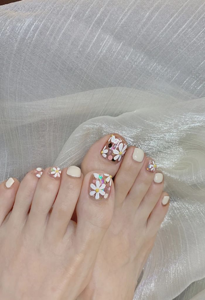 ảnh nail chân vẽ hoa dễ thương