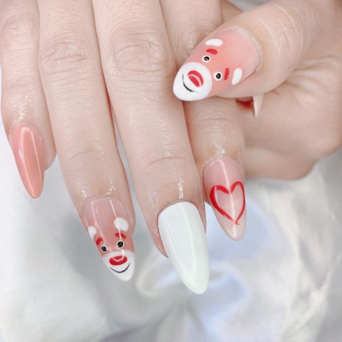 ảnh nail gấu dâu cute