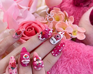 Tuyển chọn 45+ mẫu nail gấu dâu tone da cực kỳ cute cho phái đẹp