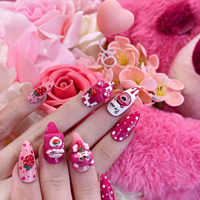 ảnh nail gấu dâu đáng yêu