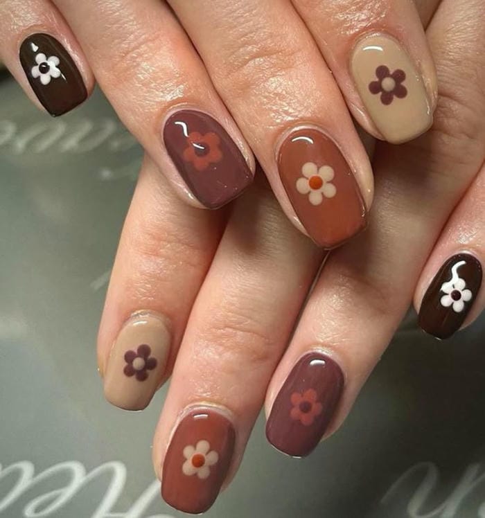 ảnh nail màu nâu đáng yêu