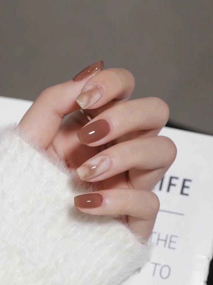 ảnh nail màu nâu đẹp đơn giản