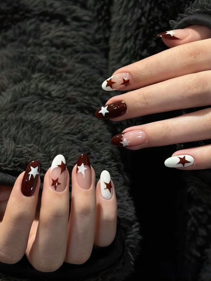 ảnh nail màu nâu ngầu