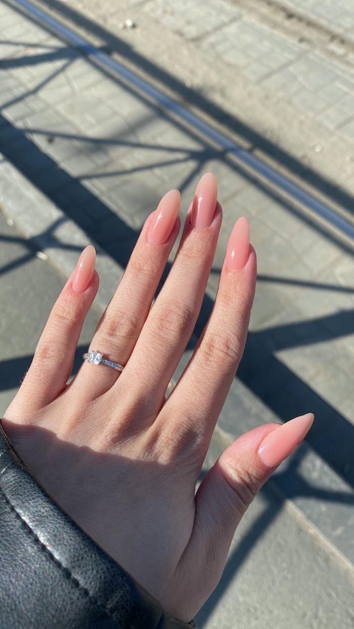 ảnh nail màu nude cute