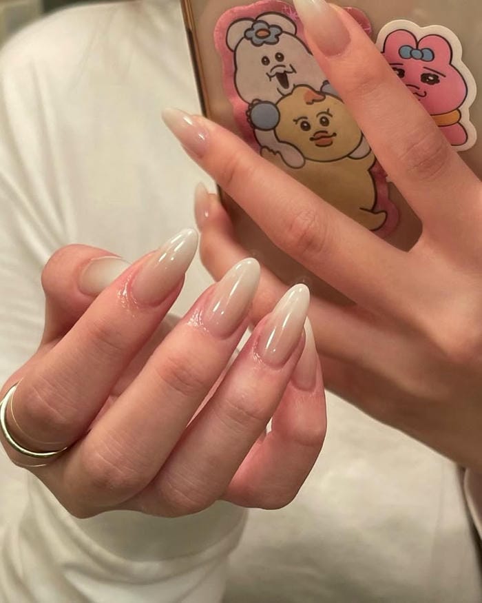 ảnh nail màu nude đáng yêu