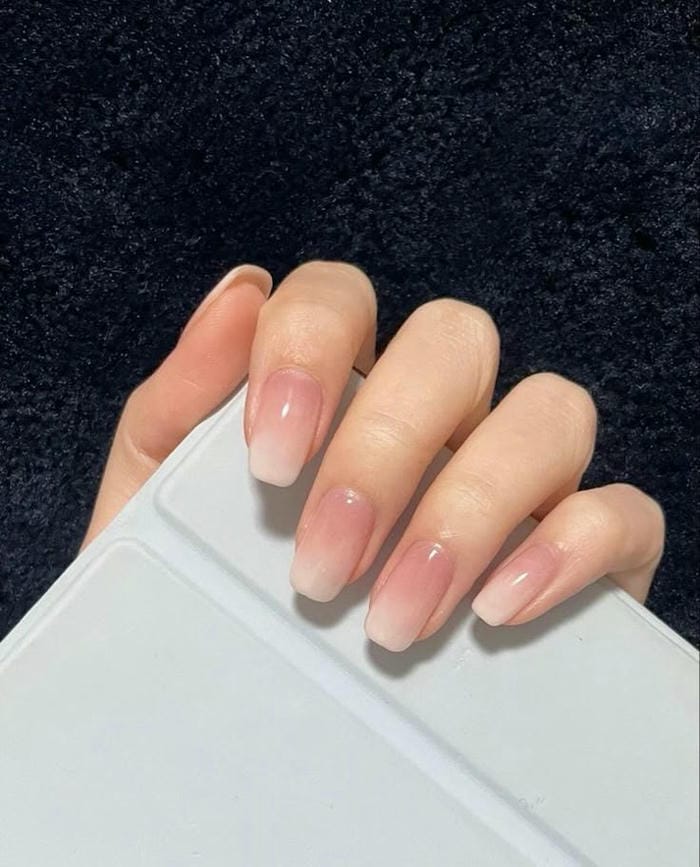 ảnh nail màu nude dễ thương