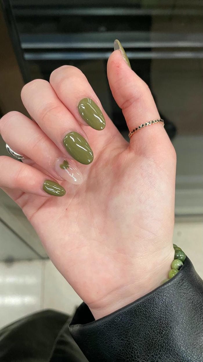 ảnh nail màu xanh lá siêu đẹp