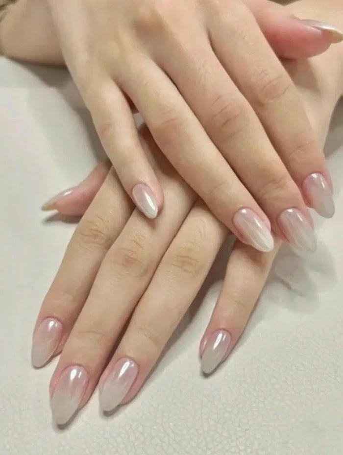 ảnh nail trắng gương đơn giản