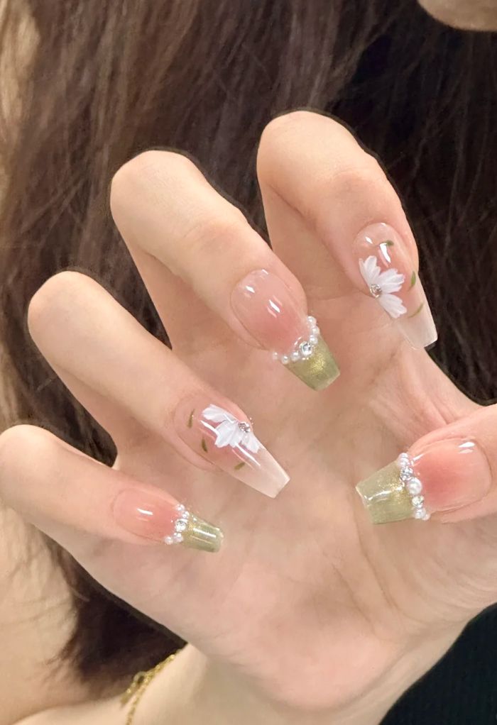 ảnh nail vẽ hoa đáng yêu