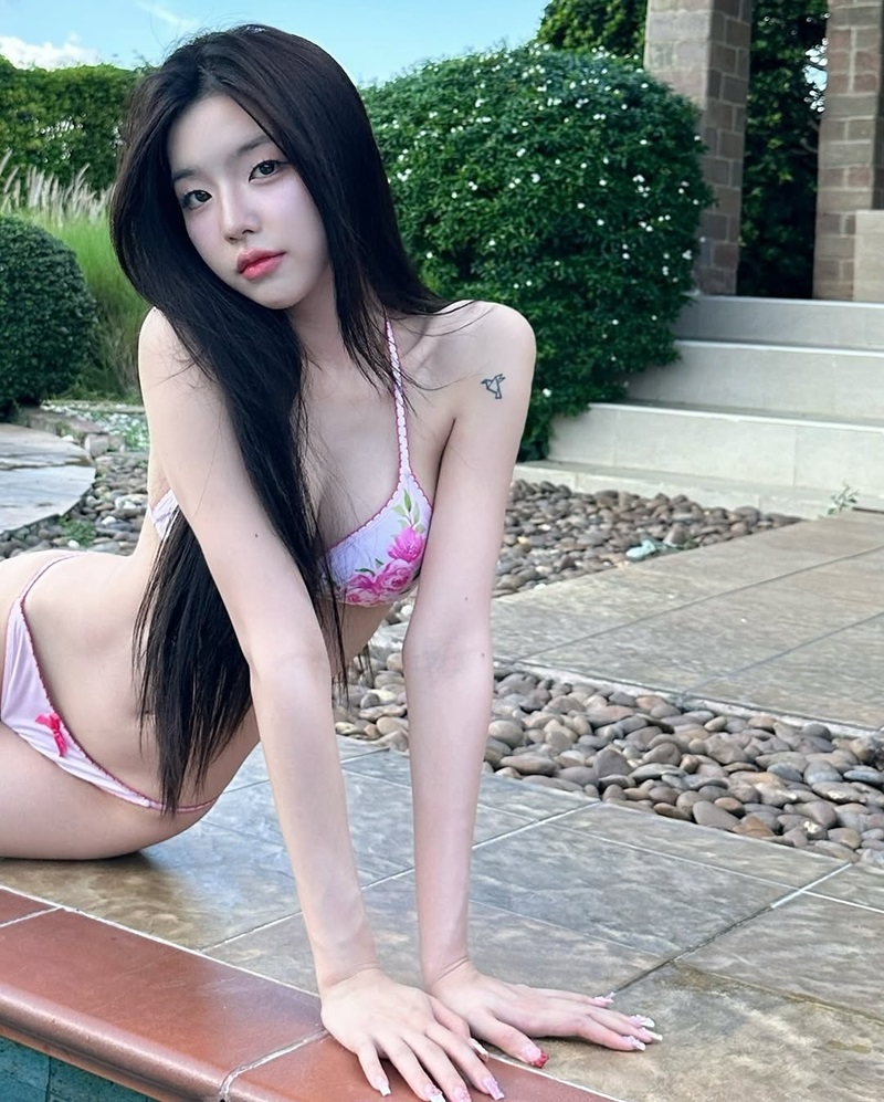 gái xinh bikini đít to