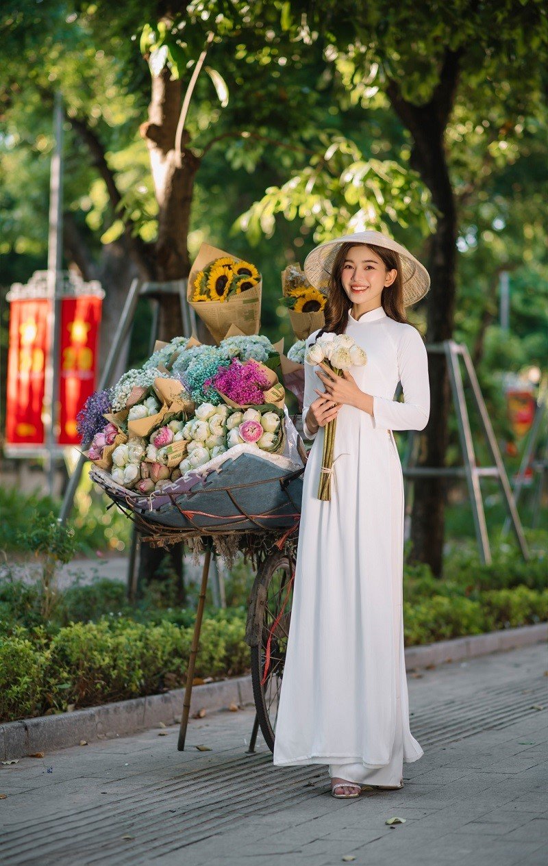 gái xinh mặc áo dài trắng cuốn hút