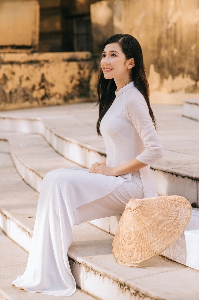 gái xinh mặc áo dài trắng sexy