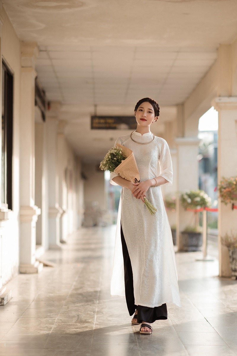 hình gái xinh mặc áo dài trắng cuốn hút