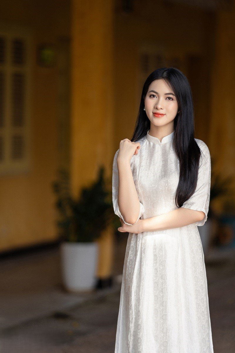 hình gái xinh mặc áo dài trắng dáng ngon
