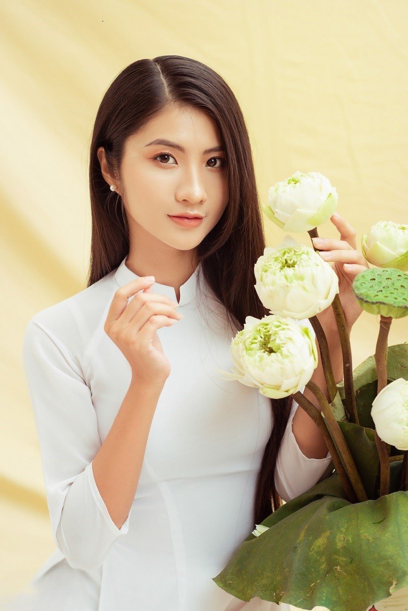 hình gái xinh mặc áo dài trắng hấp dẫn