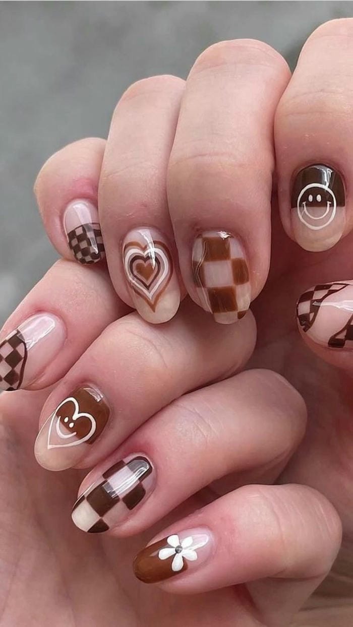 hình nail caro đơn giản