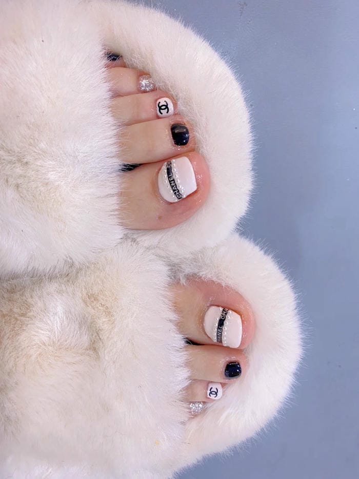 hình nail chân chanel đẹp cute