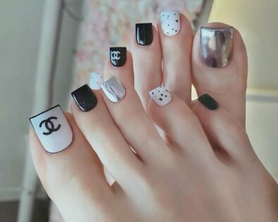 Tổng hợp 88+ mẫu nail chân chanel sang trọng, cá tính, nổi bật cho nàng