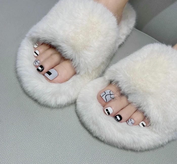 hình nail chân đen trắng cute đẹp