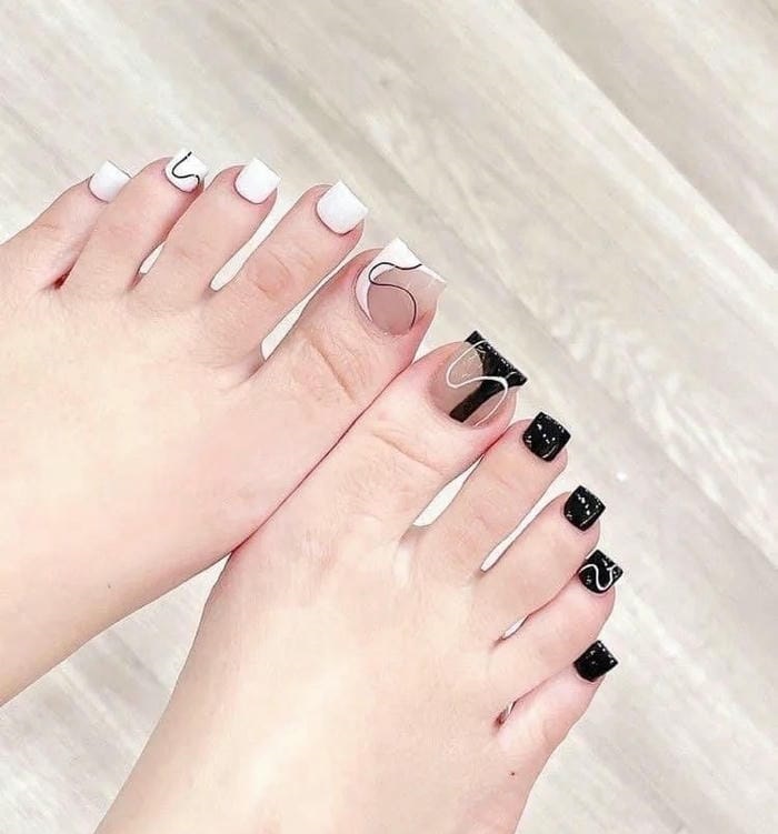 hình nail chân đen trắng đẹp xinh