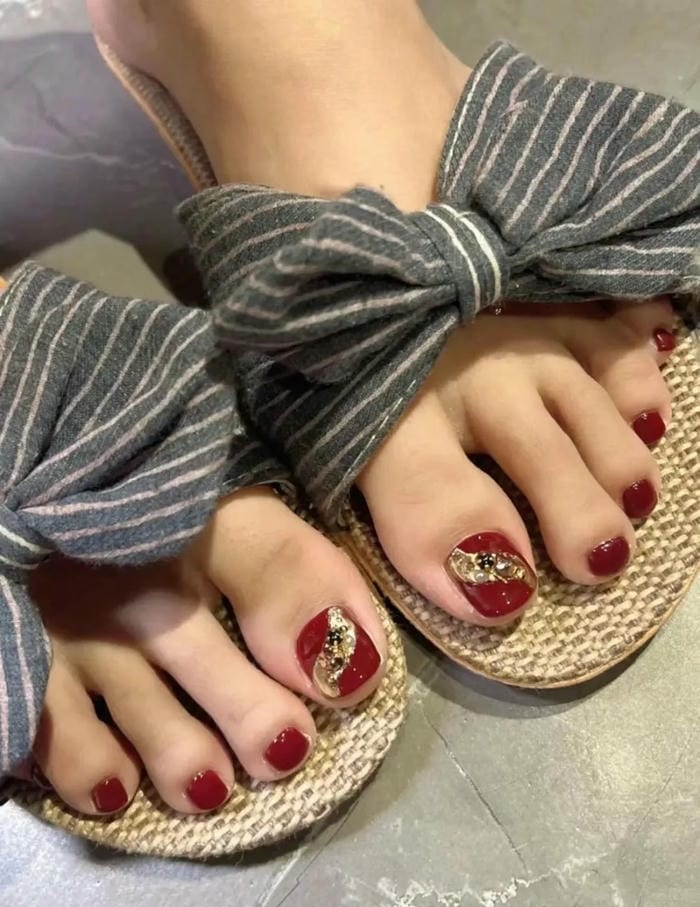 hình nail chân đính charm đẹp siêu xinh