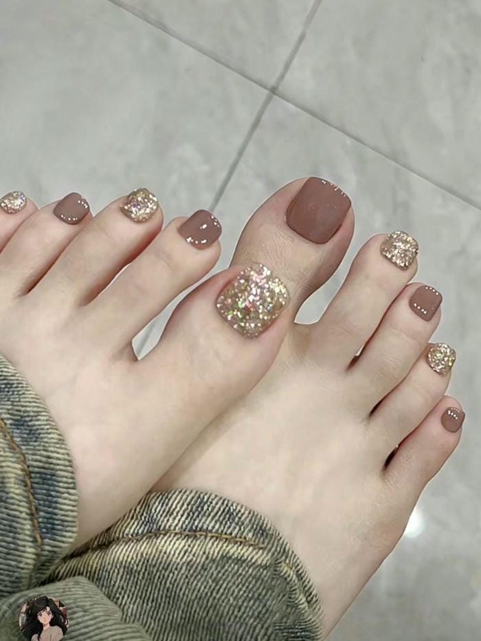 hình nail chân màu nâu đẹp