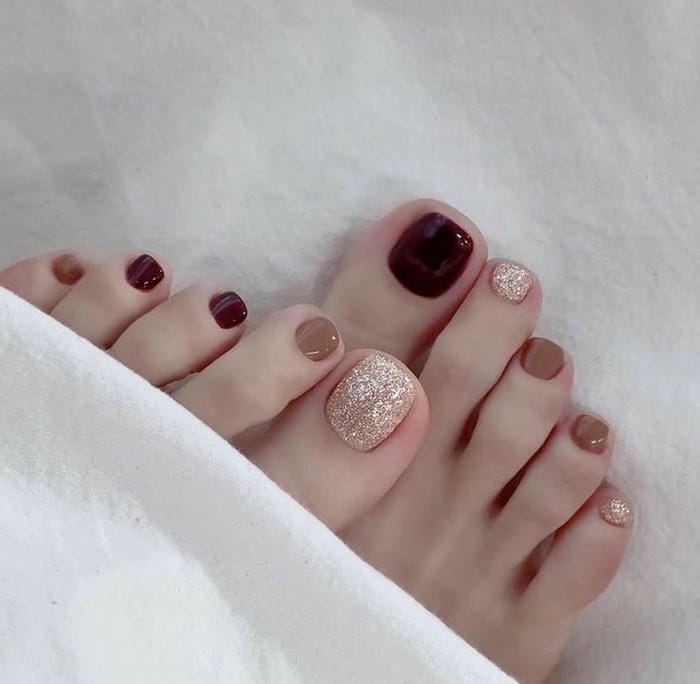 hình nail chân màu nâu siêu đẹp