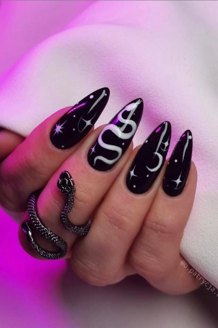 hình nail con rắn đen ngầu