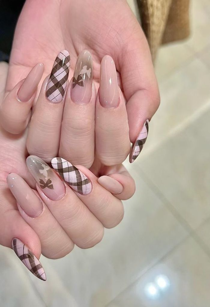 nail caro