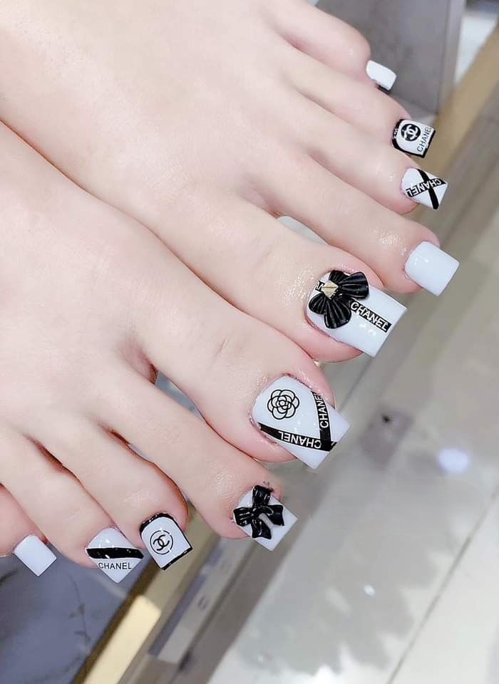 nail chân chanel đẹp điêng