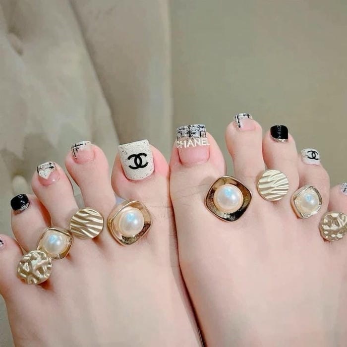 nail chân chanel đẹp