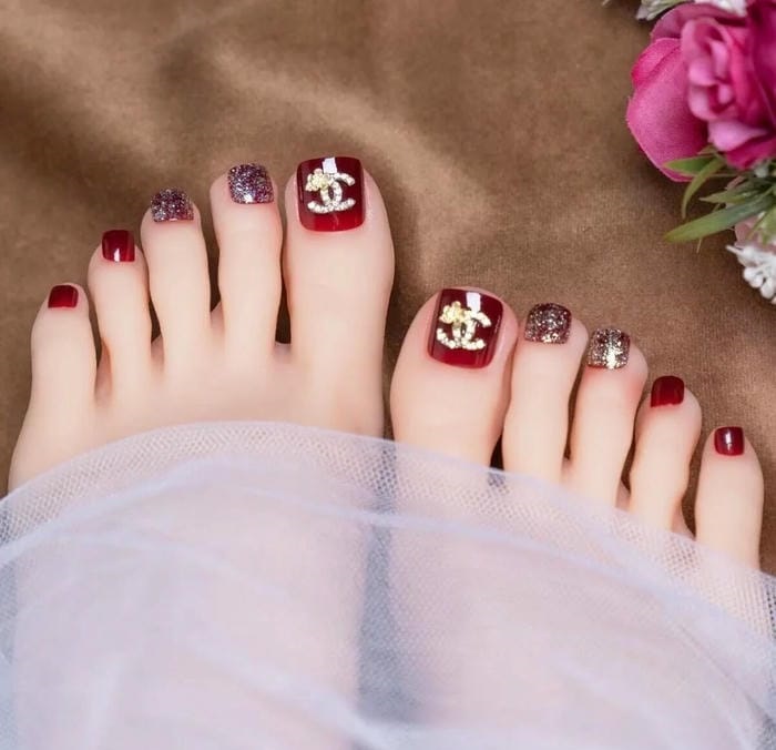 nail chân chanel đỏ