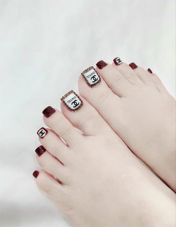 nail chân chanel sang chảnh