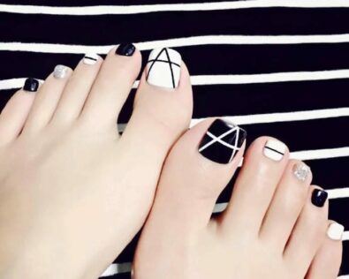 666+ Mẫu nail chân đen trắng tôn da siêu xinh