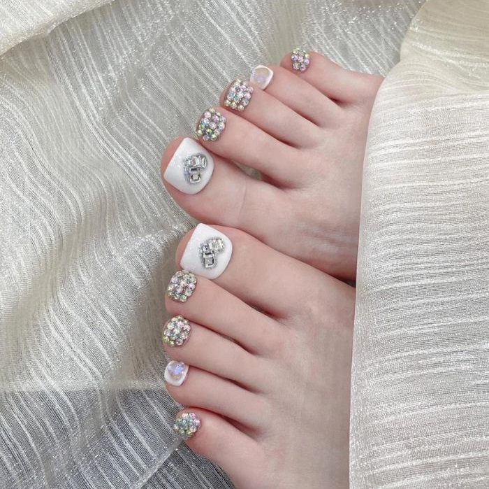 nail chân đính charm đẹp