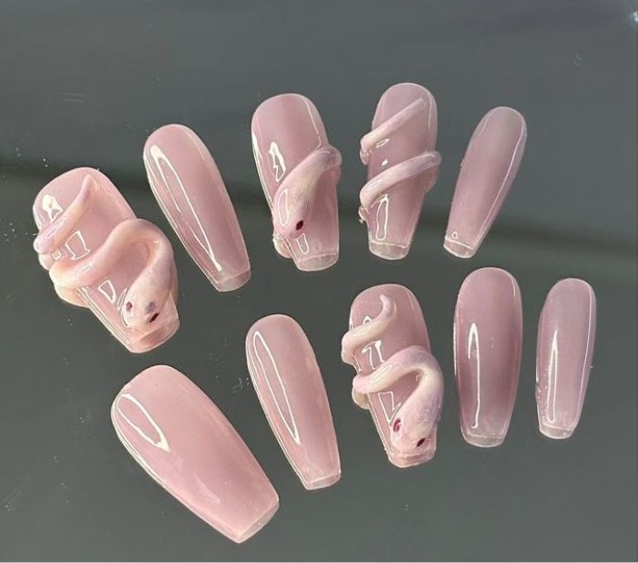 nail con rắn hồng