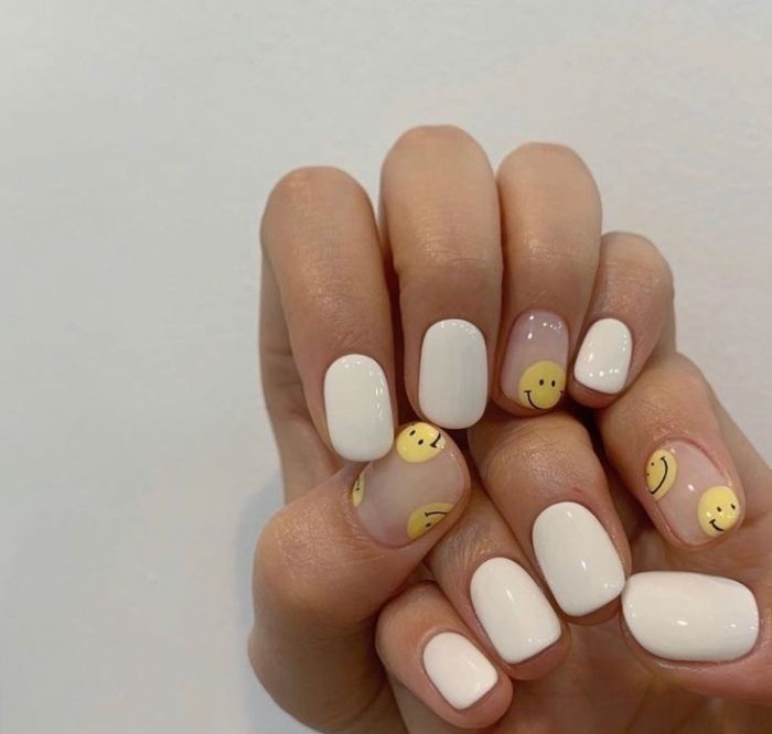 nail trắng đơn giản