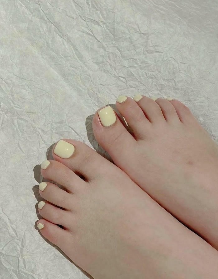 ảnh nail chân màu kem cực đẹp
