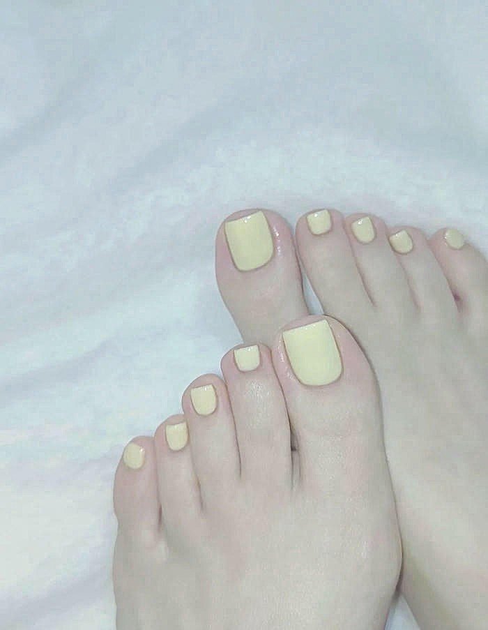ảnh nail chân màu kem cực xinh
