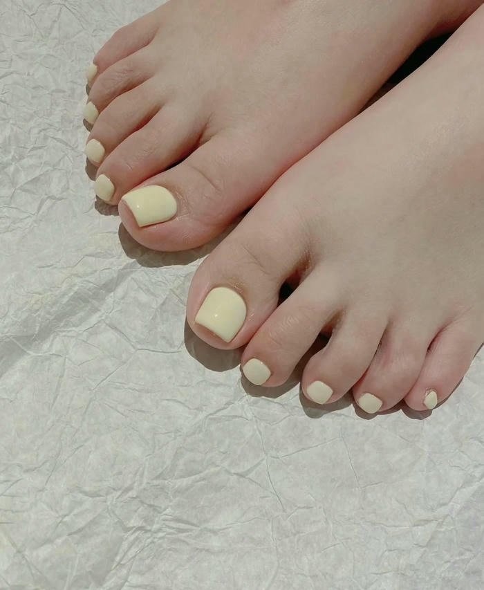 ảnh nail chân màu kem đẹp cực