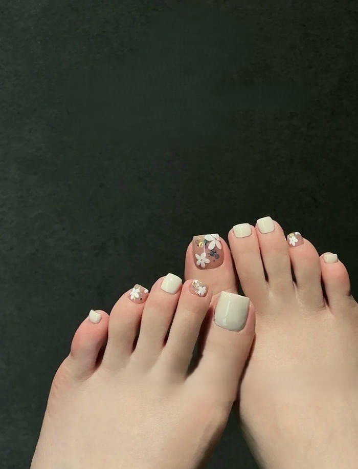 ảnh nail chân màu kem đẹp nhất