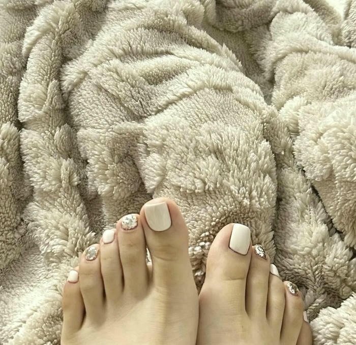 ảnh nail chân màu kem siêu đẹp