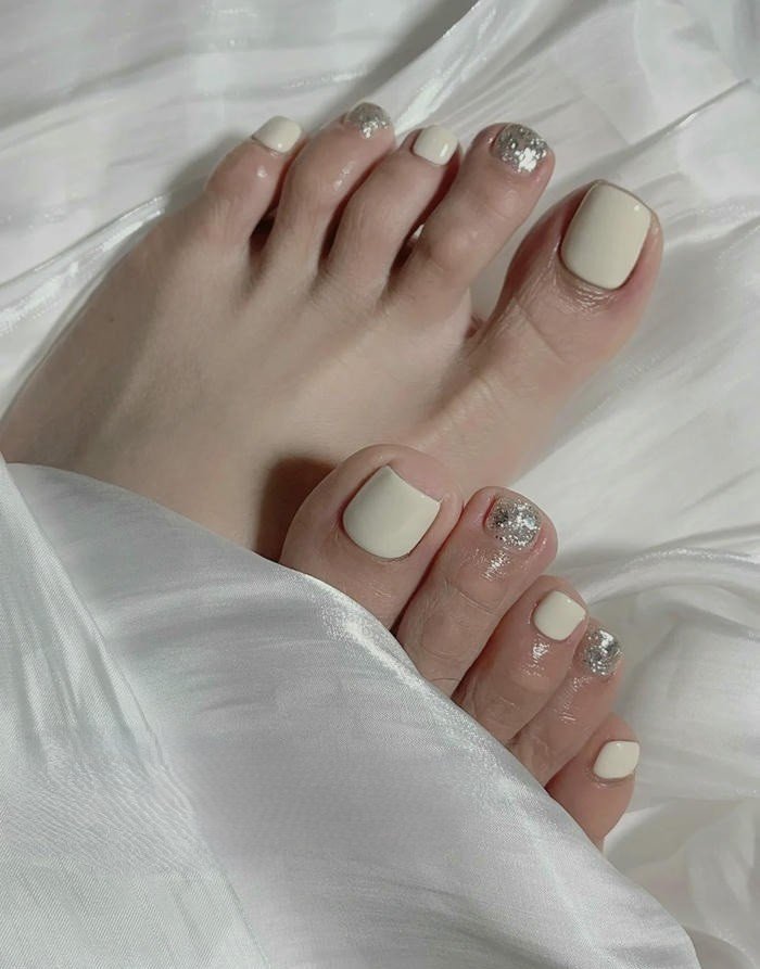 ảnh nail chân màu kem xinh cực