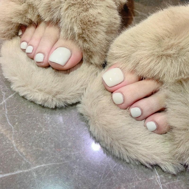 ảnh nail chân màu kem